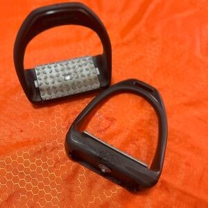Compositi REFLEX Wide Track Black and Silver Stirrups